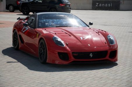 Sale a la venta un Ferrari 599XX