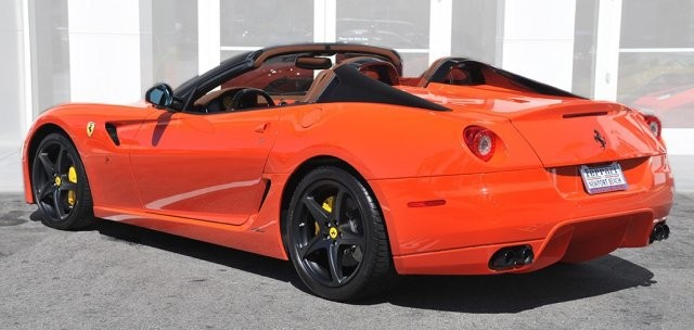 Ponen a la venta un exclusivo y raro Ferrari 599 SA Aperta