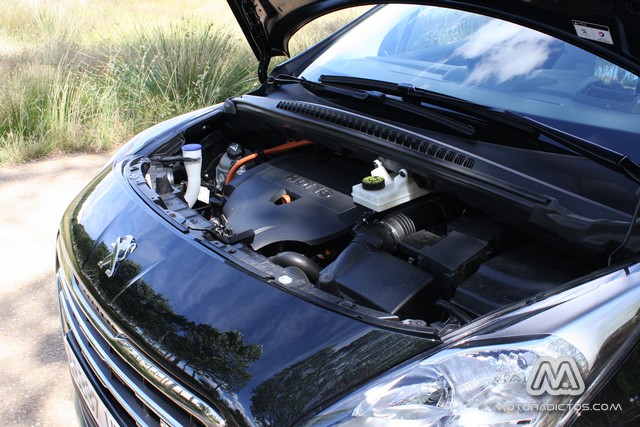 Prueba: Peugeot 3008 HYbrid4 (diseño, habitáculo, mecánica) 4
