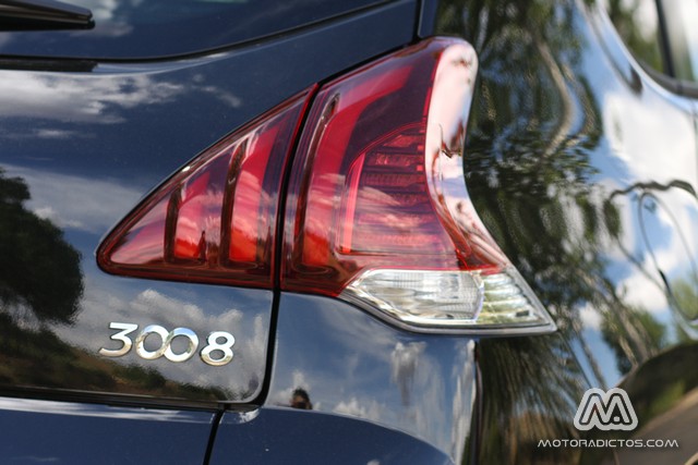 Prueba: Peugeot 3008 HYbrid4 (diseño, habitáculo, mecánica) 6