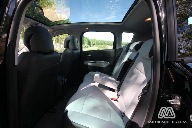 Prueba: Peugeot 3008 HYbrid4 (diseño, habitáculo, mecánica) 8