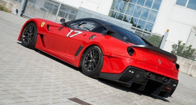 Sale a la venta un Ferrari 599XX