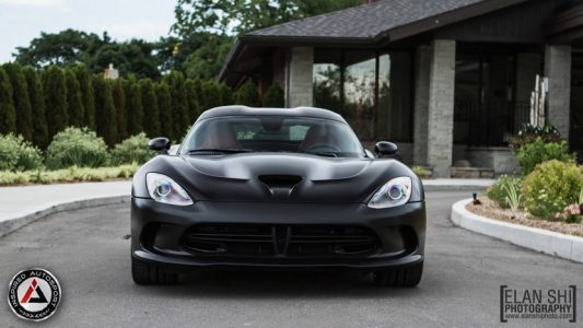 Inspired Autosport lanza el SRT Viper Frozen Black, una bestia de 700 caballos