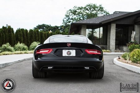 Inspired Autosport lanza el SRT Viper Frozen Black, una bestia de 700 caballos