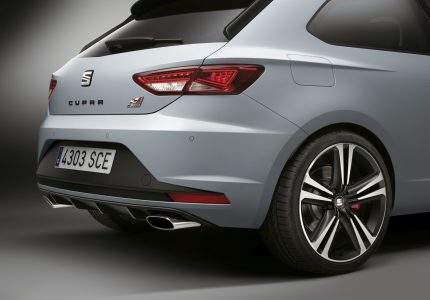 El SEAT León Cupra estrena los paquetes Black Line, White Line y Performance Pack