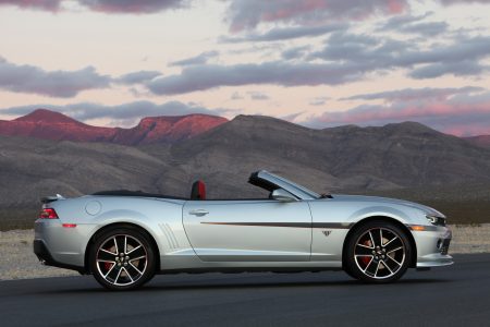 2015-Chevrolet-Camaro-Commemorative-Edition-4