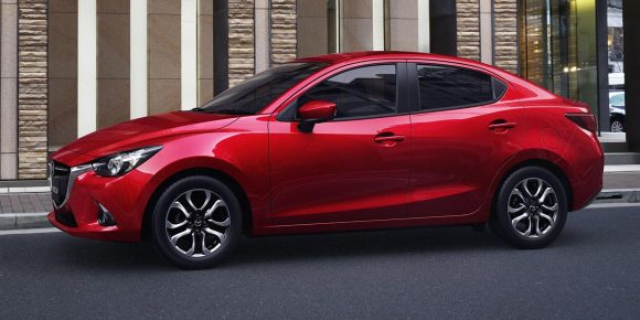 Mazda2 Sedan 2015: Tres cuerpos para el pequeñín nipón