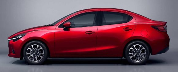 Mazda2 Sedan 2015: Tres cuerpos para el pequeñín nipón