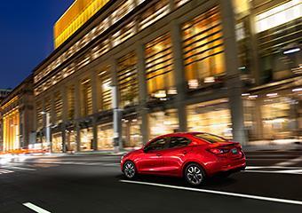 Mazda2 Sedan 2015: Tres cuerpos para el pequeñín nipón