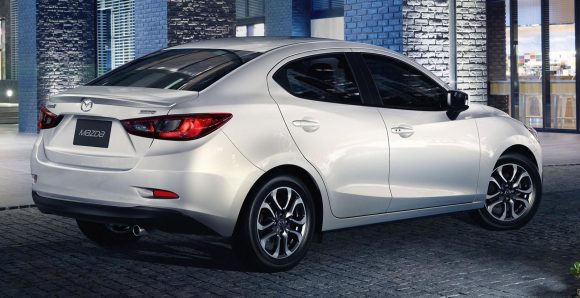 Mazda2 Sedan 2015: Tres cuerpos para el pequeñín nipón