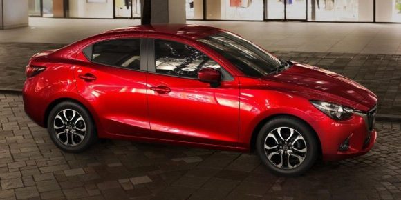 Mazda2 Sedan 2015: Tres cuerpos para el pequeñín nipón