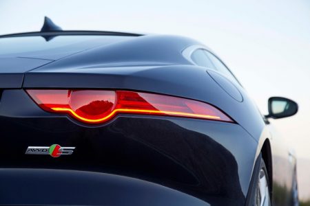 Jaguar F-Type 2016: Cambio manual y tracción total