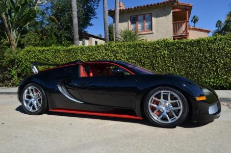 A la venta el único Bugatti Veyron Grand Sport rojo y negro