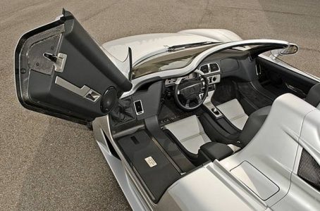 A la venta uno de los seis Mercedes CLK GTR Roadster fabricados
