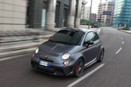 Abarth 695 Biposto: Radicalidad en forma de pelotilla italiana