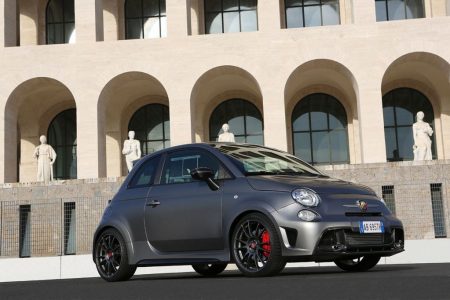 Abarth 695 Biposto: Radicalidad en forma de pelotilla italiana