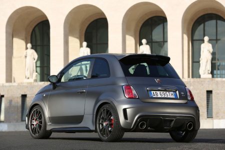 Abarth 695 Biposto: Radicalidad en forma de pelotilla italiana