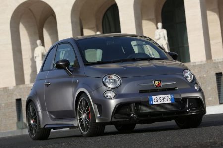 Abarth 695 Biposto: Radicalidad en forma de pelotilla italiana