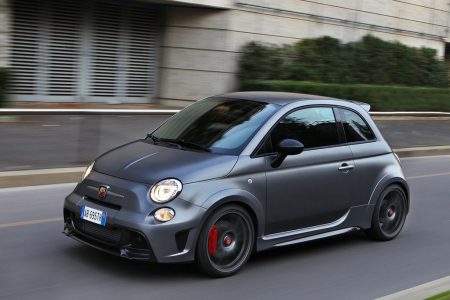 Abarth 695 Biposto: Radicalidad en forma de pelotilla italiana