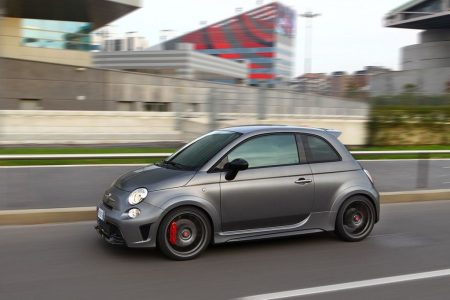 Abarth 695 Biposto: Radicalidad en forma de pelotilla italiana