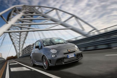 Abarth 695 Biposto: Radicalidad en forma de pelotilla italiana