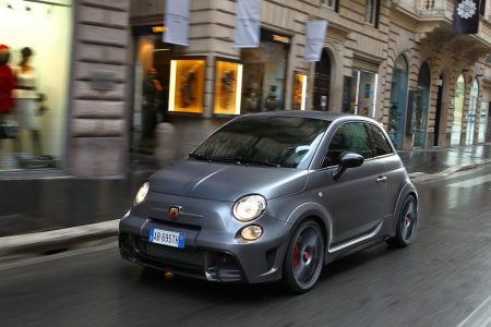 Abarth 695 Biposto: Radicalidad en forma de pelotilla italiana