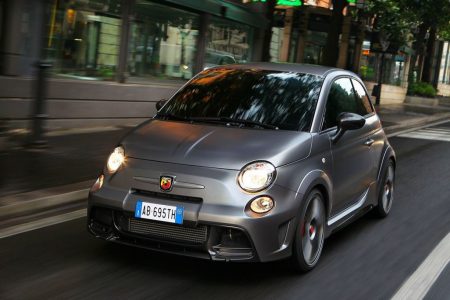 Abarth 695 Biposto: Radicalidad en forma de pelotilla italiana