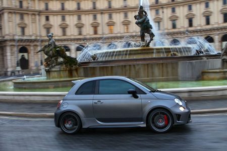 Abarth 695 Biposto: Radicalidad en forma de pelotilla italiana