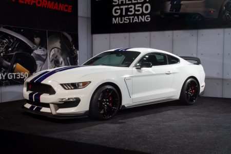 Subastan por 1 millón de dólares el primer Shelby GT350R