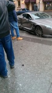 Un joven de 15 años destroza su Aston Martin en Rusia
