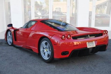 Ponen a la venta un Ferrari Enzo con 8.150 kilómetros