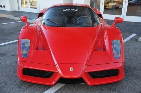 Ponen a la venta un Ferrari Enzo con 8.150 kilómetros