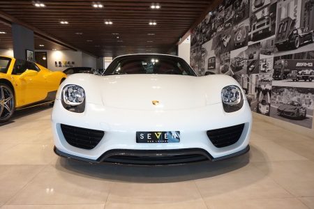 A la venta un impresionante Porsche 918 Spyder de color blanco