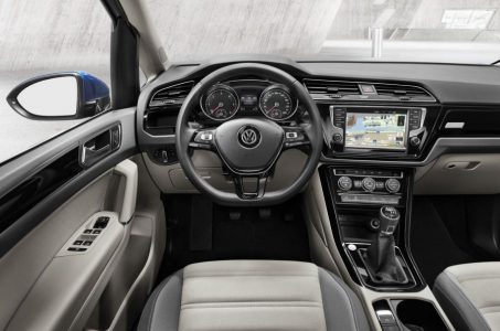 volkswagen-touran-2015-201520186_10.jpg