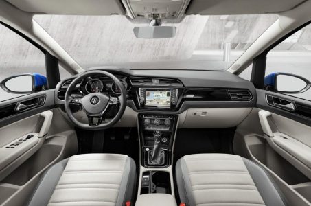 volkswagen-touran-2015-201520186_12.jpg