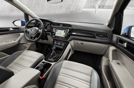 volkswagen-touran-2015-201520186_9.jpg