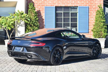 A la venta un Aston Martin Vanquish Carbon Black Edition