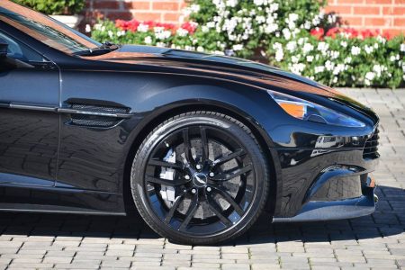 A la venta un Aston Martin Vanquish Carbon Black Edition