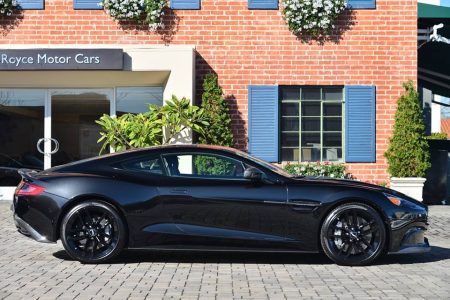 A la venta un Aston Martin Vanquish Carbon Black Edition