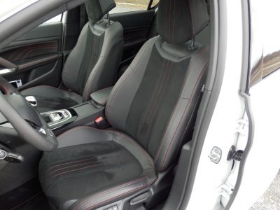 peugeot_308_gt_2015_16.jpg