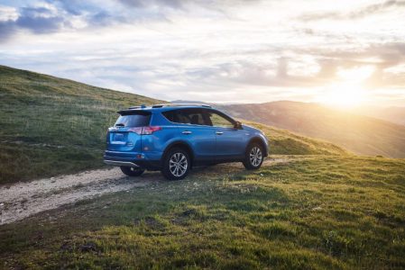 toyota-rav4-hybrid-201520766_10.jpg