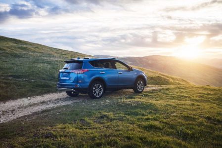 Toyota RAV4 Hybrid: Llega la variante híbrida y una renovación estética