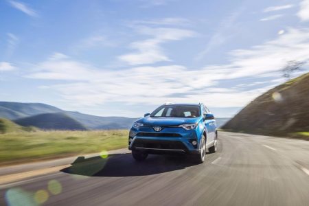 Toyota RAV4 Hybrid: Llega la variante híbrida y una renovación estética