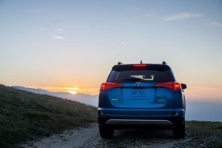 Toyota RAV4 Hybrid: Llega la variante híbrida y una renovación estética