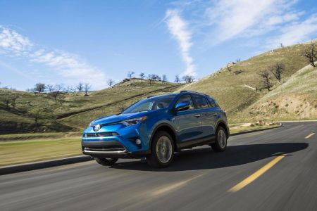 Toyota RAV4 Hybrid: Llega la variante híbrida y una renovación estética