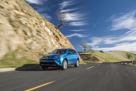 Toyota RAV4 Hybrid: Llega la variante híbrida y una renovación estética