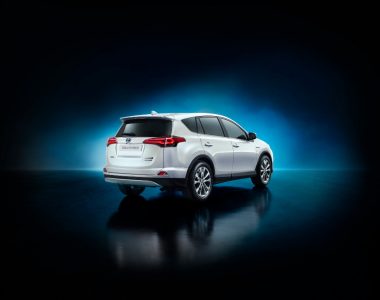 Toyota RAV4 Hybrid: Llega la variante híbrida y una renovación estética