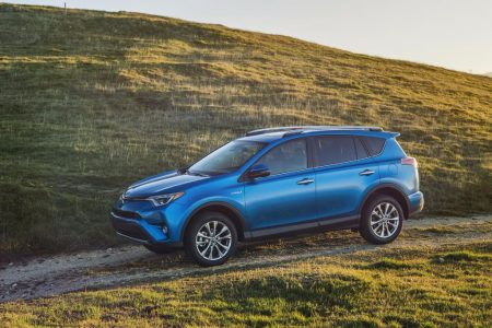 Toyota RAV4 Hybrid: Llega la variante híbrida y una renovación estética