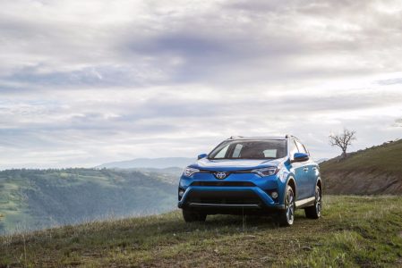 Toyota RAV4 Hybrid: Llega la variante híbrida y una renovación estética