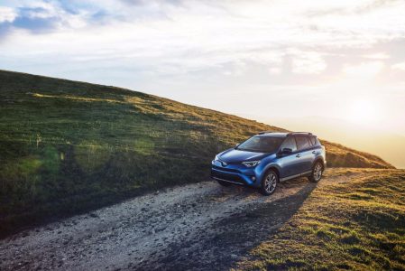 Toyota RAV4 Hybrid: Llega la variante híbrida y una renovación estética